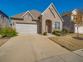 352 Moonvine Drive, Little Elm, TX 75068