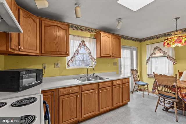 84 LAKEVIEW CIR, Hanover, PA 17331