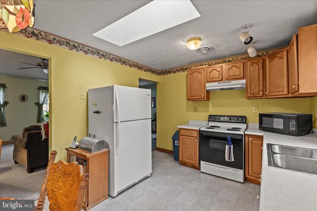 84 LAKEVIEW CIR, Hanover, PA 17331