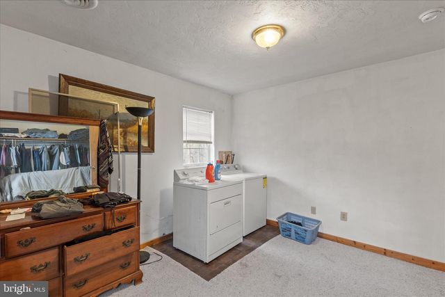 84 LAKEVIEW CIR, Hanover, PA 17331