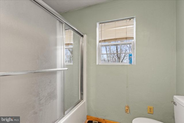 84 LAKEVIEW CIR, Hanover, PA 17331