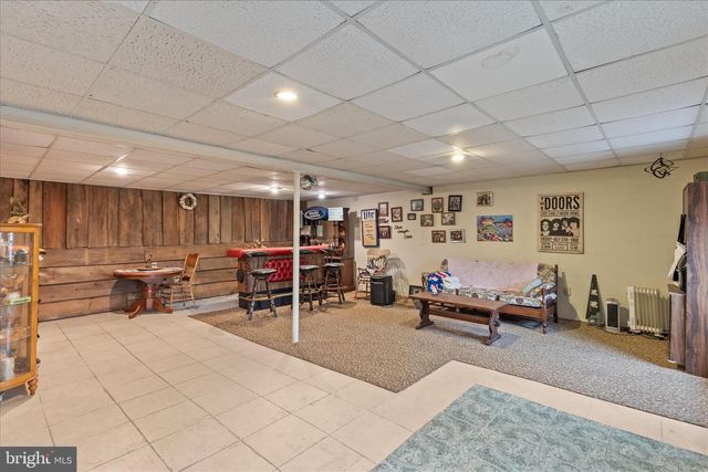 84 LAKEVIEW CIR, Hanover, PA 17331