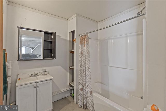 84 LAKEVIEW CIR, Hanover, PA 17331