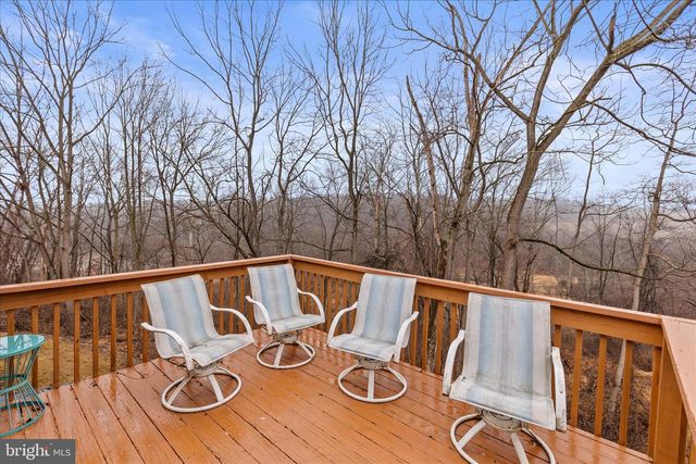 84 LAKEVIEW CIR, Hanover, PA 17331