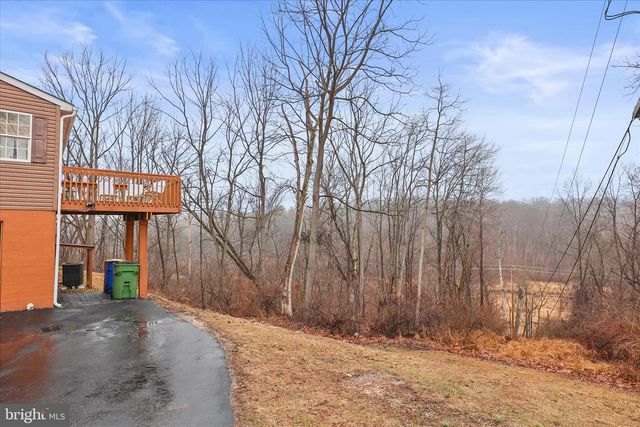 84 LAKEVIEW CIR, Hanover, PA 17331