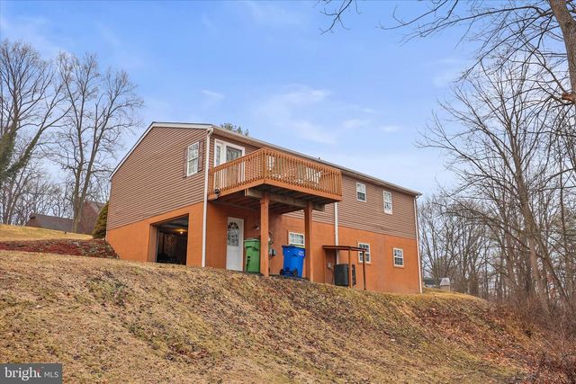 84 LAKEVIEW CIR, Hanover, PA 17331