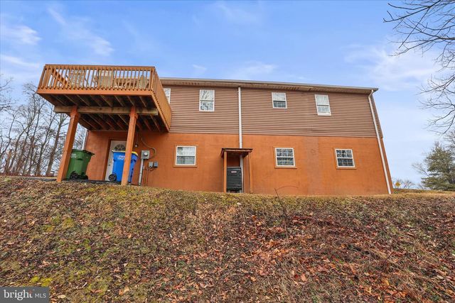 84 LAKEVIEW CIR, Hanover, PA 17331