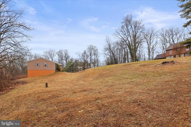 84 LAKEVIEW CIR, Hanover, PA 17331