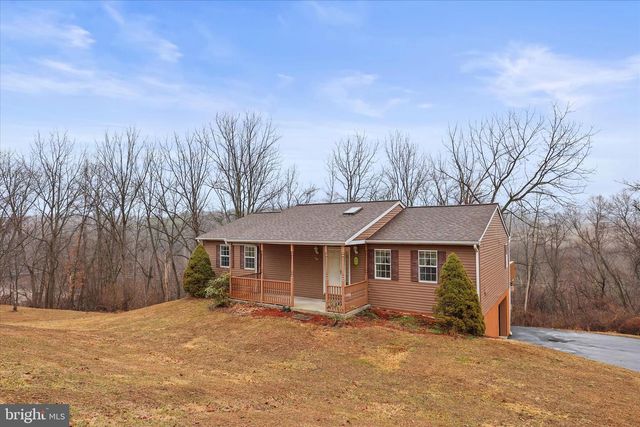 84 LAKEVIEW CIR, Hanover, PA 17331