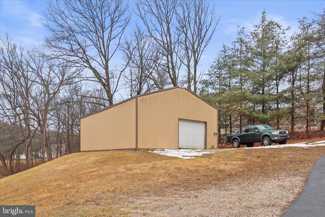 84 LAKEVIEW CIR, Hanover, PA 17331