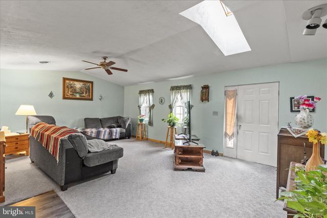 84 LAKEVIEW CIR, Hanover, PA 17331