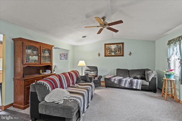 84 LAKEVIEW CIR, Hanover, PA 17331