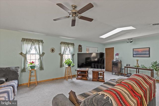 84 LAKEVIEW CIR, Hanover, PA 17331