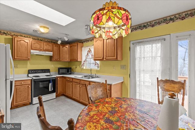 84 LAKEVIEW CIR, Hanover, PA 17331