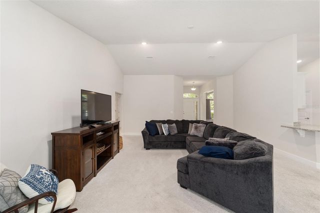 8489 NE 6TH LANE, High Springs, FL 32643