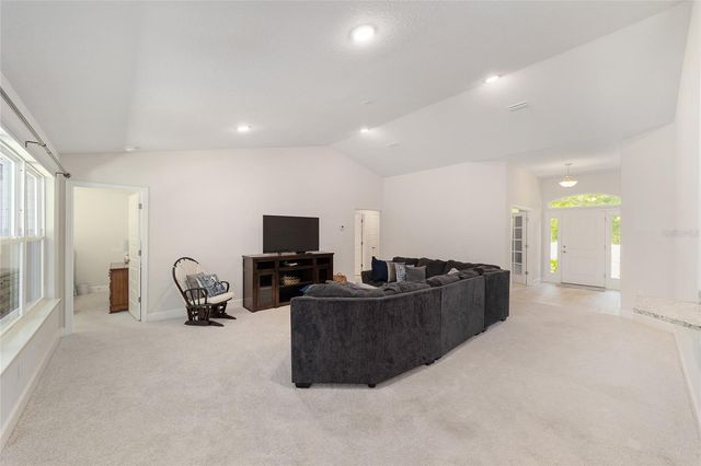 8489 NE 6TH LANE, High Springs, FL 32643