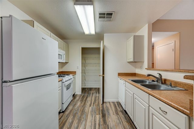 8250 North GRAND CANYON Drive 2093, Las Vegas, NV 89166