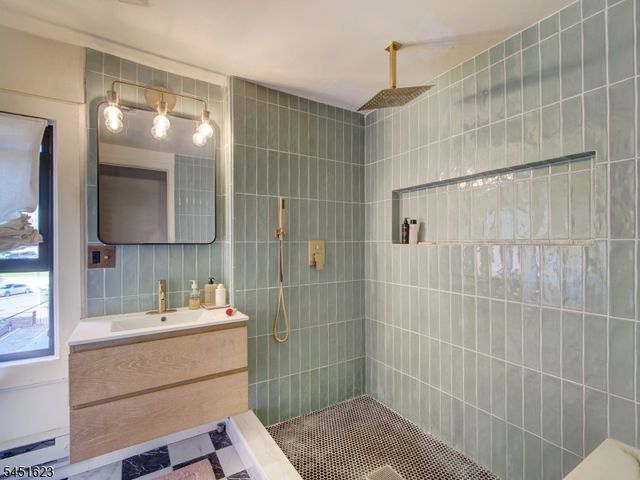 65 Glenwood Ave, East Orange City, NJ 07017