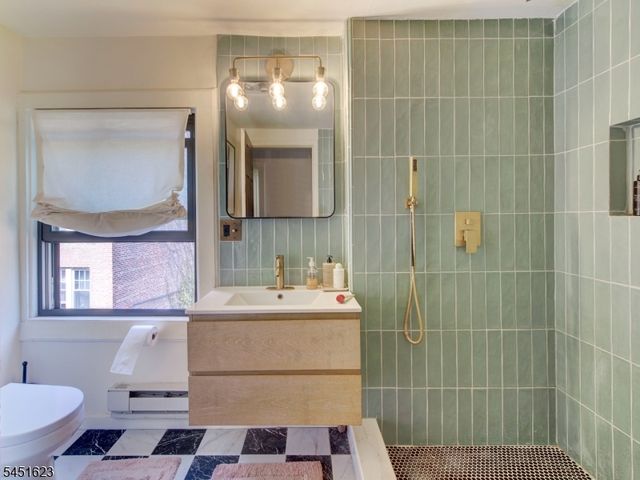 65 Glenwood Ave, East Orange City, NJ 07017
