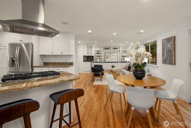 933 6th Place S, Kirkland, WA 98033