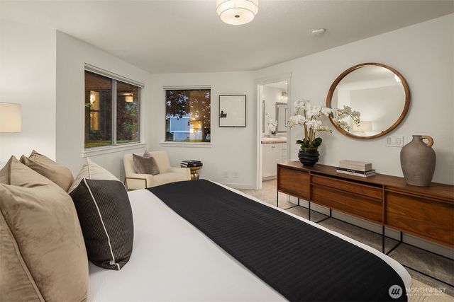 933 6th Place S, Kirkland, WA 98033