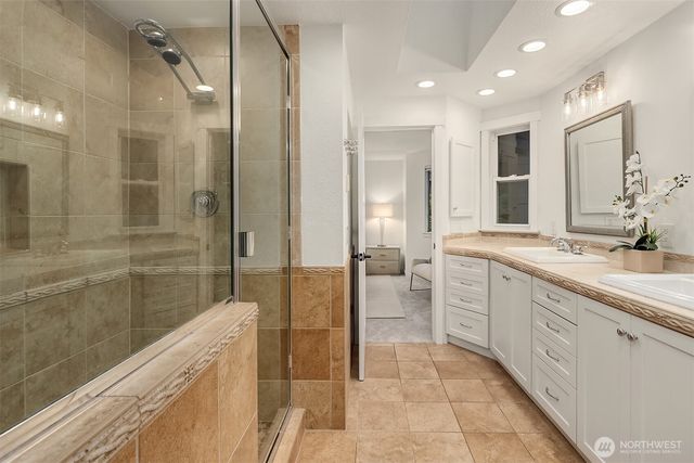 933 6th Place S, Kirkland, WA 98033