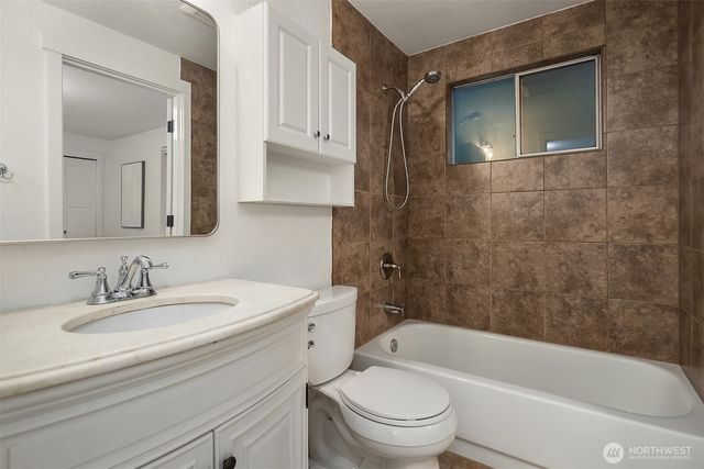 933 6th Place S, Kirkland, WA 98033