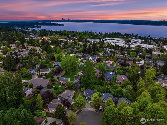 933 6th Place S, Kirkland, WA 98033