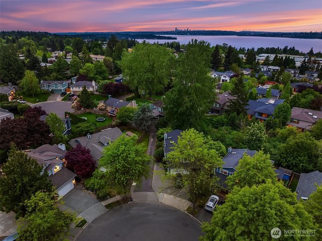 933 6th Place S, Kirkland, WA 98033