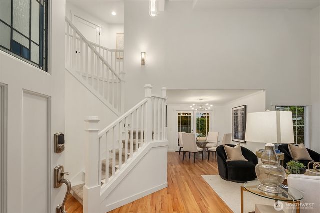 933 6th Place S, Kirkland, WA 98033
