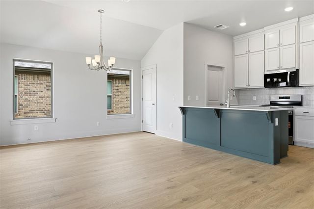 16001 Switchgrass Place, Moore, OK 73170