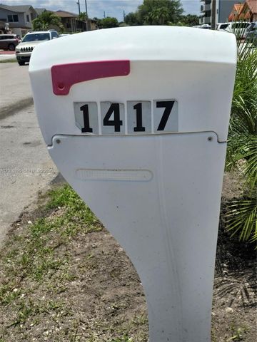 1417 W 40th St, Hialeah, FL 33012