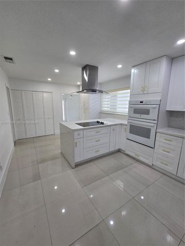 1417 W 40th St, Hialeah, FL 33012