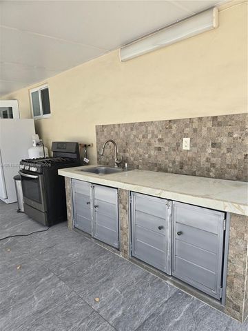1417 W 40th St, Hialeah, FL 33012