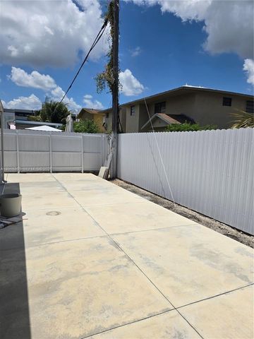 1417 W 40th St, Hialeah, FL 33012