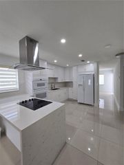 1417 W 40th St, Hialeah, FL 33012