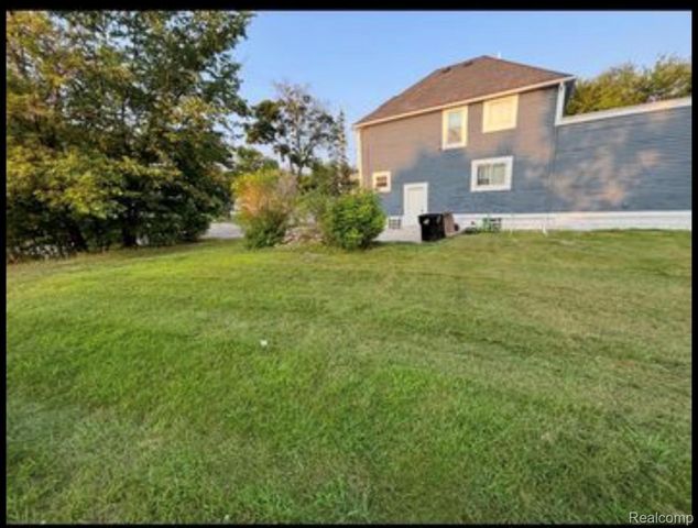 132 E Howard Street, Pontiac, MI 48342