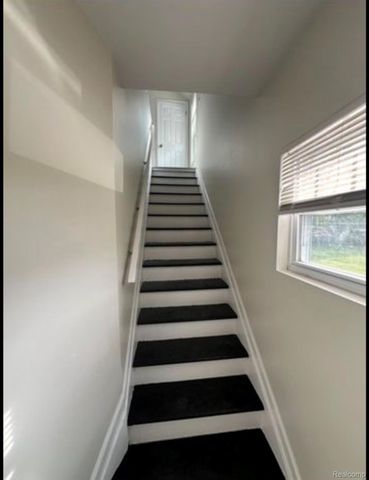 132 E Howard Street, Pontiac, MI 48342