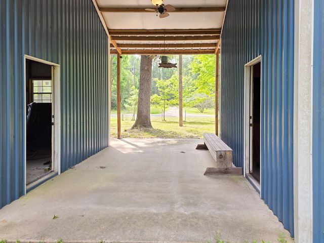 437 E Lumbermans Road, Onalaska, TX 77360