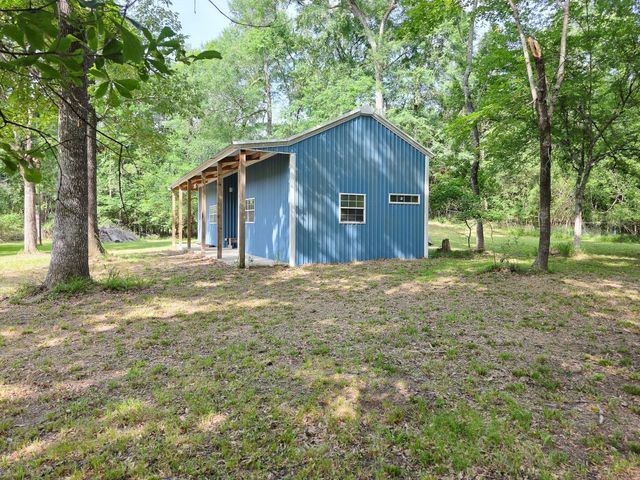 437 E Lumbermans Road, Onalaska, TX 77360