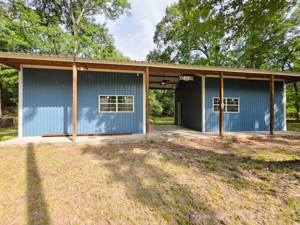 437 E Lumbermans Road, Onalaska, TX 77360
