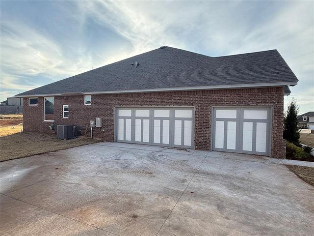 10140 NW 100th Street, Yukon, OK 73099