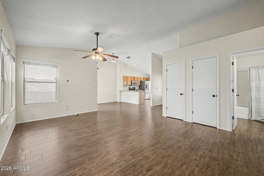Image 12 of property listing at 1014 W LEAH Lane, Gilbert, AZ 85233
