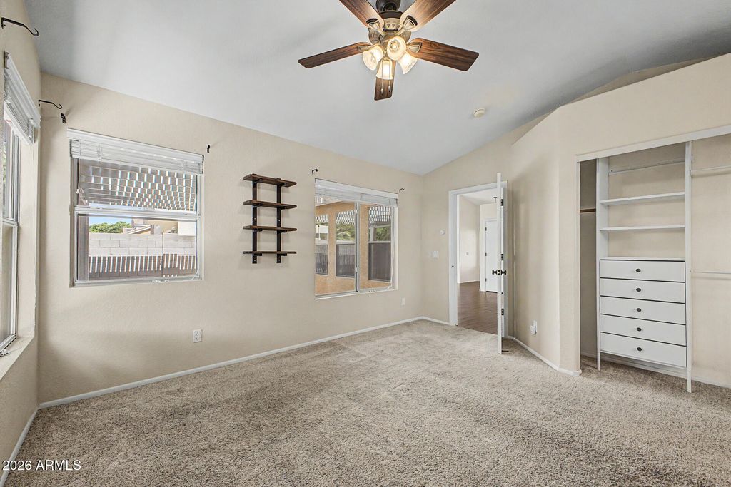 Image 20 of property listing at 1014 W LEAH Lane, Gilbert, AZ 85233