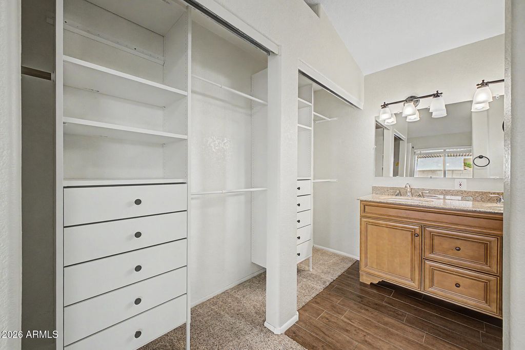 Image 24 of property listing at 1014 W LEAH Lane, Gilbert, AZ 85233