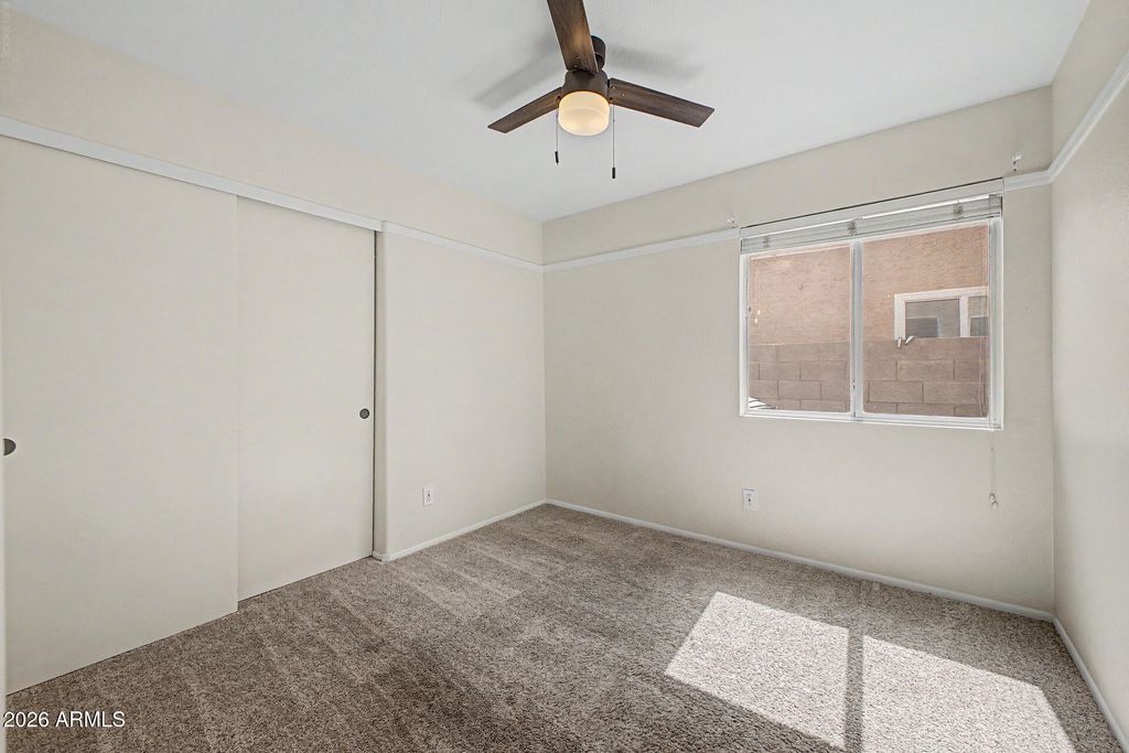 Image 25 of property listing at 1014 W LEAH Lane, Gilbert, AZ 85233