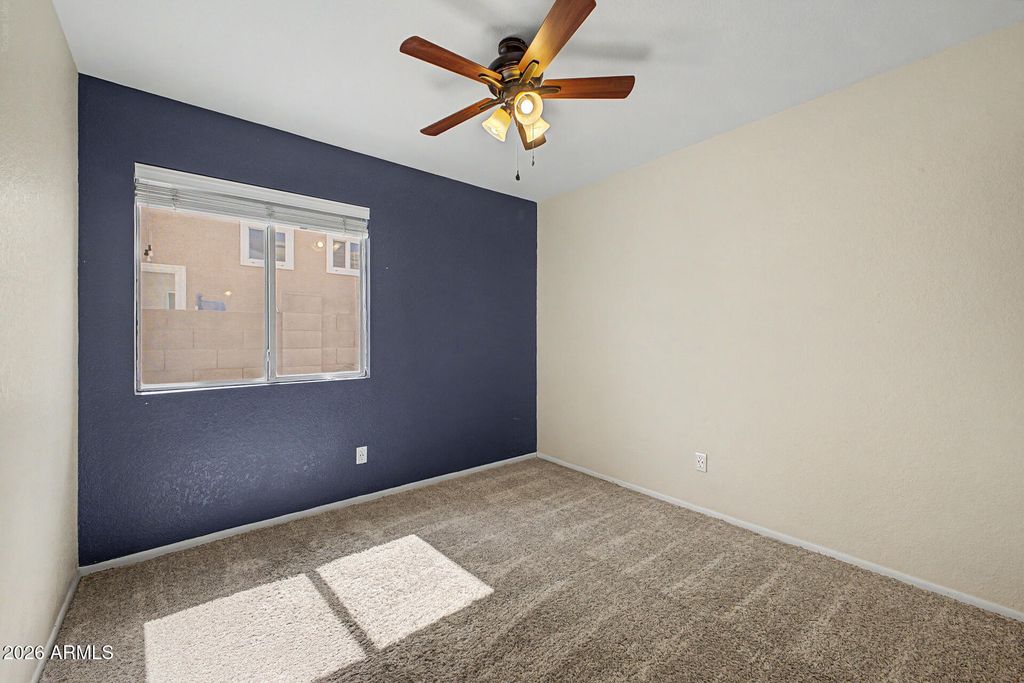 Image 27 of property listing at 1014 W LEAH Lane, Gilbert, AZ 85233