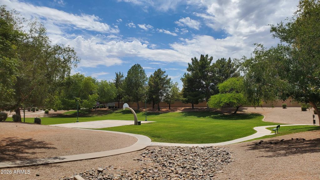 Image 38 of property listing at 1014 W LEAH Lane, Gilbert, AZ 85233