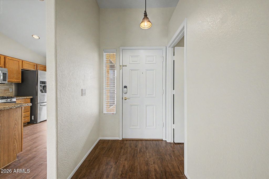 Image 8 of property listing at 1014 W LEAH Lane, Gilbert, AZ 85233
