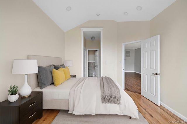 18 Brookville Way, Manorville, NY 11949